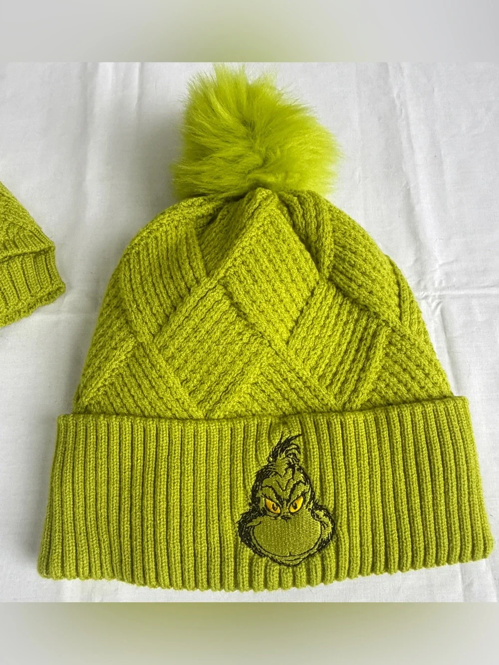 Dr Seuss The Grinch Youth Christmas Green Beanie Pom Hat Gloves Keyring 1 Size